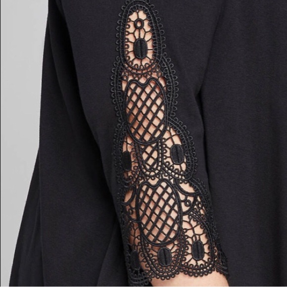 22/24W Embroidered Lace Inset Active Overpiece - Picture 2 of 9